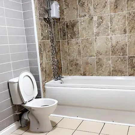 2 Bedroom Apartment, Free Parking & Wifi Near City Centre * Manchester