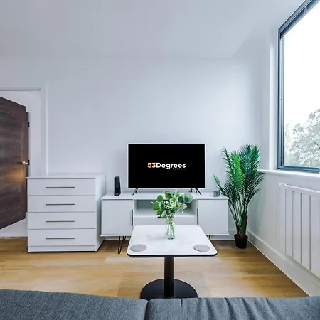 New! Stylish 2-bed In By 53 Degrees - Amazing Location, Ideal For Small Groups - Sleeps 4! Daire