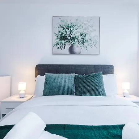 New! Stylish 2-bed In By 53 Degrees - Amazing Location, Ideal For Small Groups - Sleeps 4! Daire Manchester