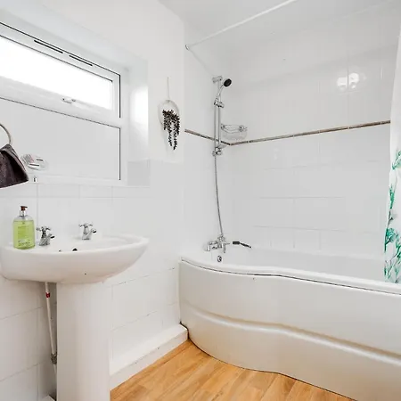 Chique Abode - Parking - 8mins To City Hébergement de vacances