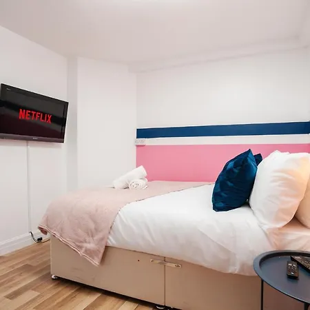 Chique Abode - Parking - 8mins To City Hébergement de vacances *