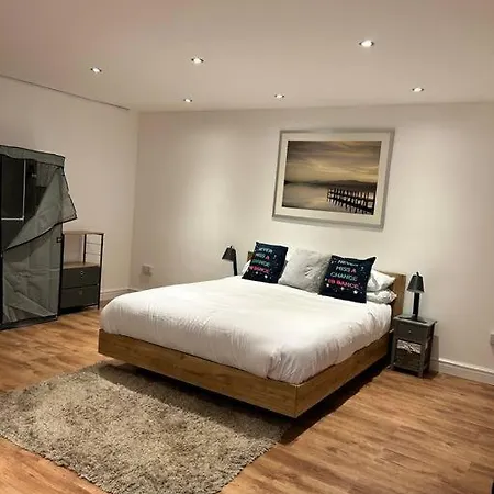 Apartamento Spacious 1-bed In Stretford *