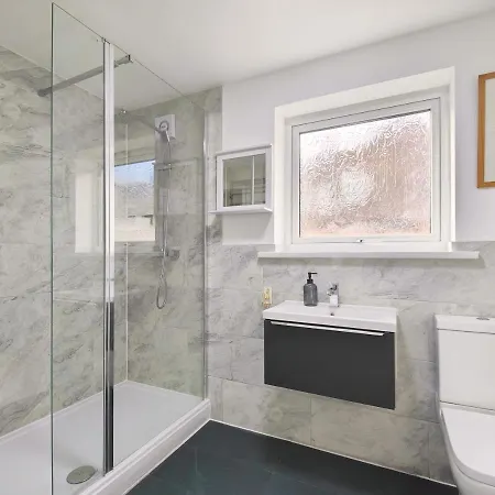 Regent House - With Free Parking - 5 Minutes Drive To Coop Live Arena, Etihad Stadium & Centre *