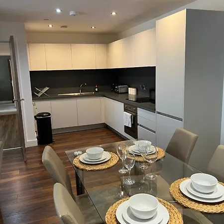Daire Stunning Centre Apartment! Ideal For Small Groups *