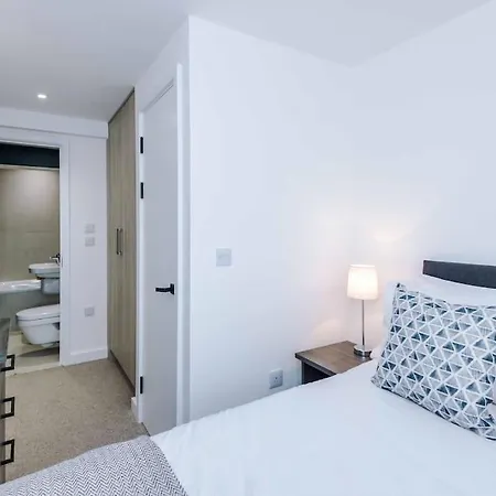 Guest Homes - Spinners Way *