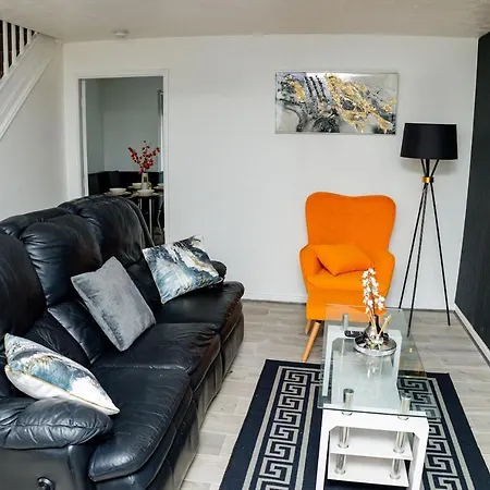 Dynasty - Alison Kelly Close מנצ'סטר