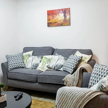 Semesterbostad Beautifully Fab 3 Bedroom 4 Beds New 8 Guests Stretford Trafford