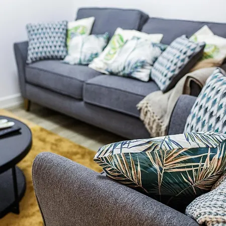 Beautifully Fab 3 Bedroom 4 Beds New 8 Guests Stretford Trafford