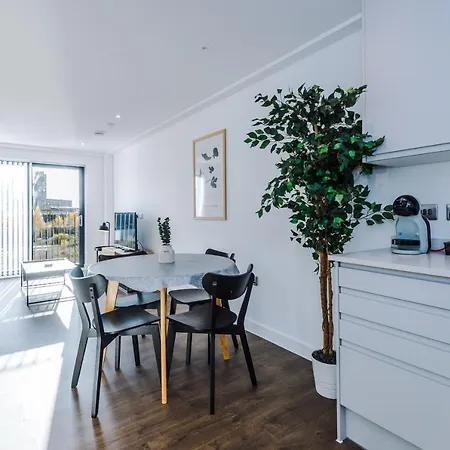 Hilltop Serviced - Salford Quays Manchester