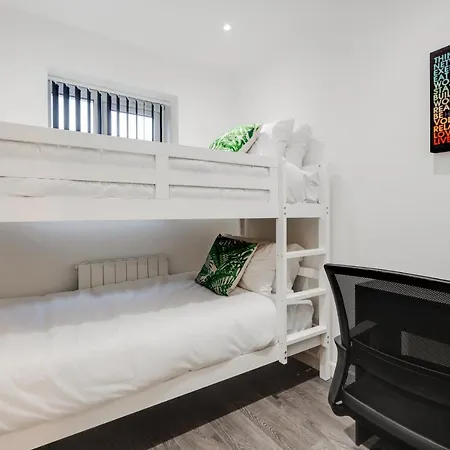 Vakantiehuis Stylish 4bd - Coop Live - Etihad - Parking - Ev Manchester