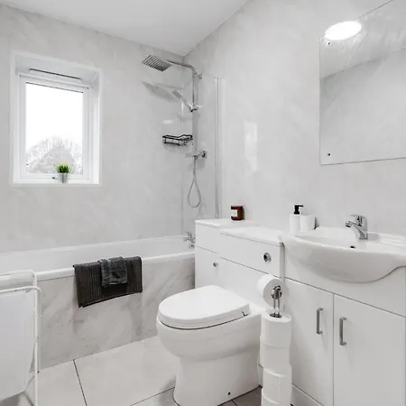 Vakantiehuis Stylish 4bd - Coop Live - Etihad - Parking - Ev *