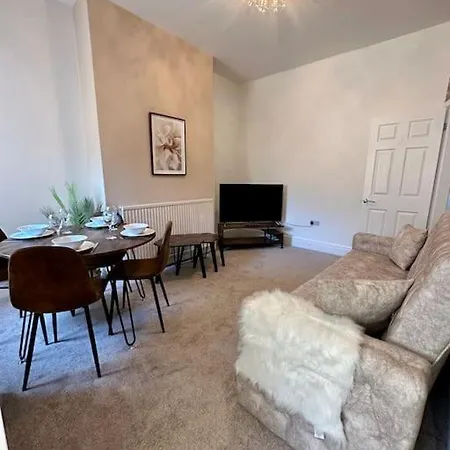 Three Bedroom Manchester, Sleeps 8! Nyaraló