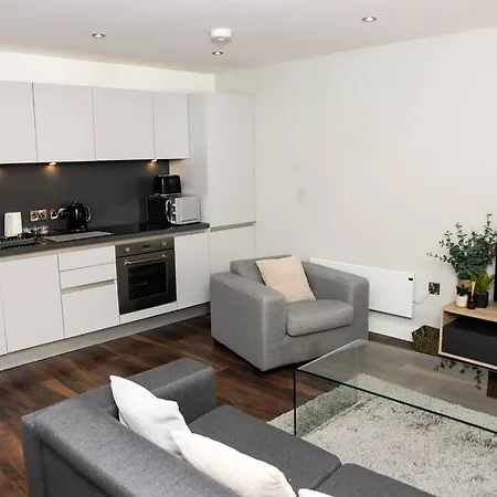 Onpoint - Spacious 2 Bedroom Apt, City Centre *