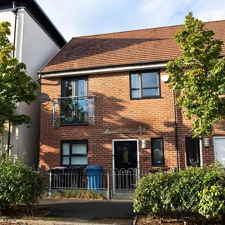 Cozy Townhouse In The Heart Of Greater