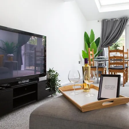 Cozy Townhouse In The Heart Of Greater Manchester