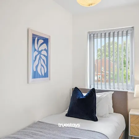 Greaves House By Truestays - 3 Bedroom House In Failsworth, *