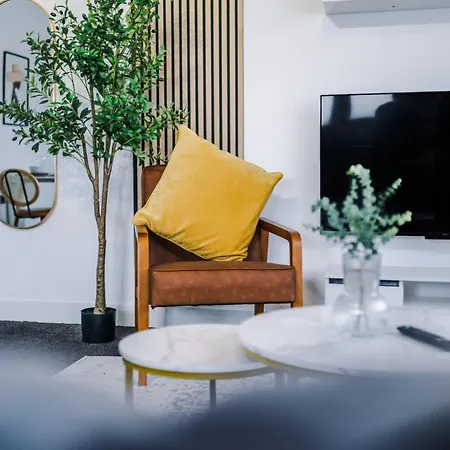 Elm , Collection Of Available Near Media , Free Parking