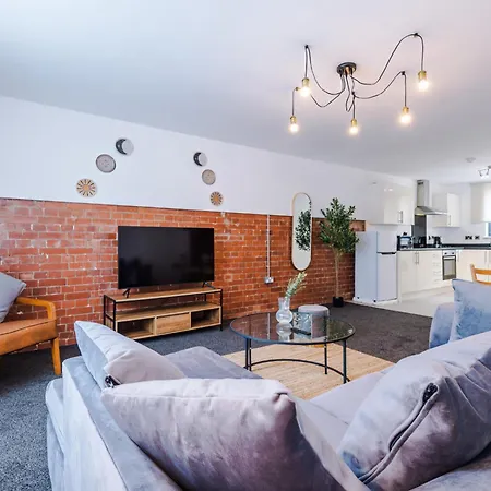 Elm , Collection Of Available Near Media , Free Parking 3*