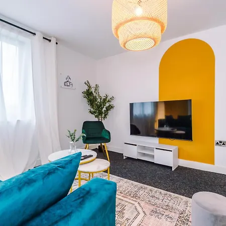 Elm , Collection Of Available Near Media , Free Parking Apartman Manchester