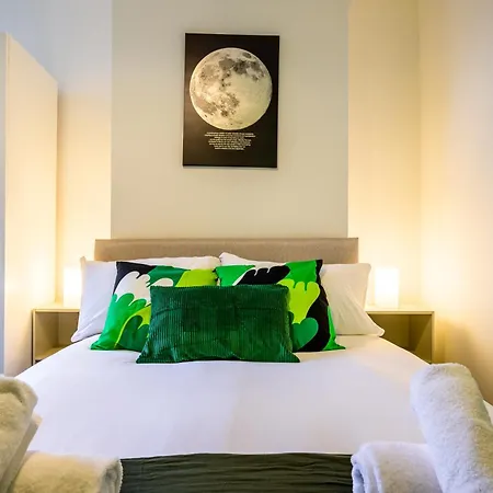 Serviced Northernnightzzz - The Park