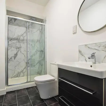 Free Parking - Modern 2-br Flat Close To Salford Royal Apartman *