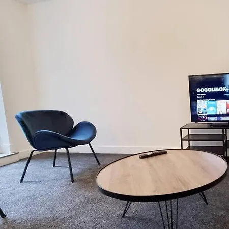Free Parking - Stunning 2-br Near Salford Royal Манчестер