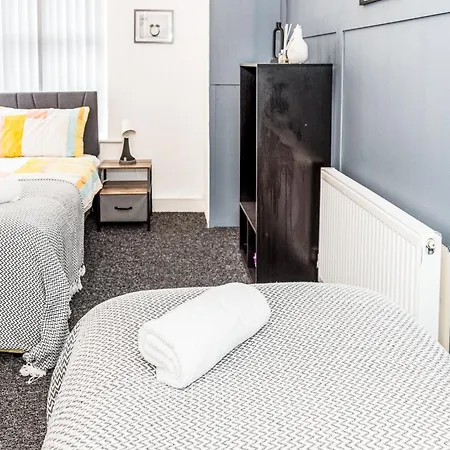 Stylish 2 Bed House 7mins To City Center Lejlighed