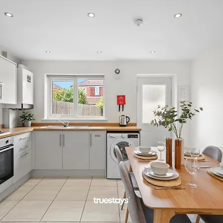 Greaves House By Truestays - 3 Bedroom House In Failsworth, * Manchester
