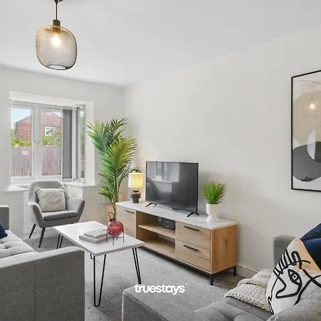 Greaves House By Truestays - 3 Bedroom House In Failsworth, Holiday home Manchester