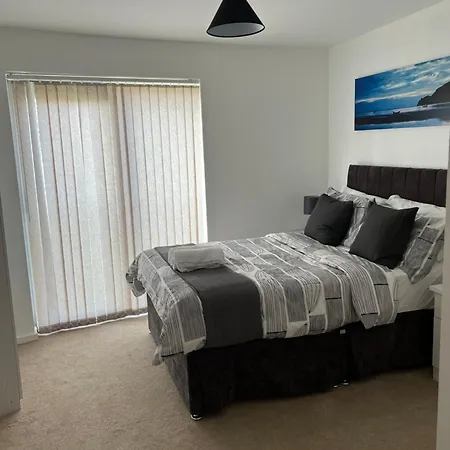 Luxury Two Bedroom Flat Opposite Coop Live N Etihad Stadium With Free Secure Parking, Netflix And Sky Tv Apartament Manchester