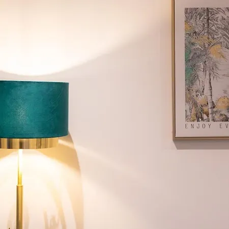 Luxury Mcr 2bed,2bath Apartment- Location! *