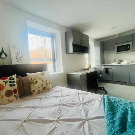 Stretford's Best: Cosy Studio Retreat * Manchester