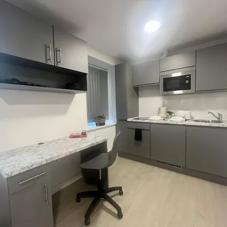 Stretford's Best: Cosy Studio Retreat Lejlighed *