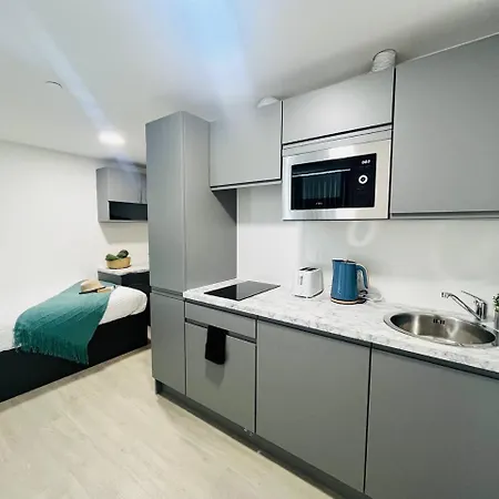 Stretford Sanctuary: Stylish Studio *