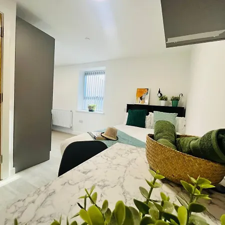 Stretford Sanctuary: Stylish Studio *