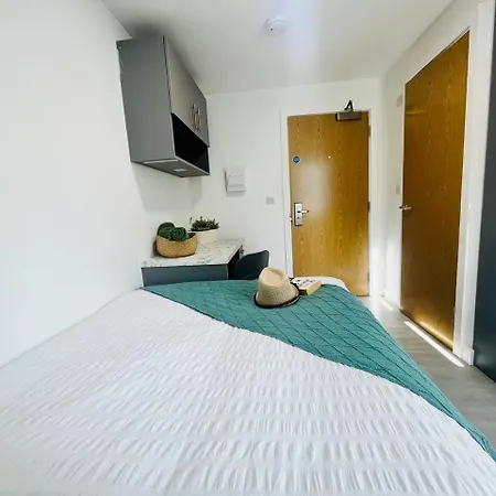 Stretford Sanctuary: Stylish Studio