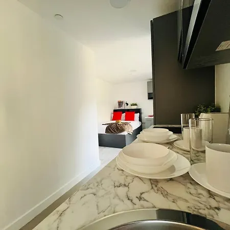 アパート Chic Hideaway: Modern Studio In Stretford マンチェスター