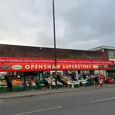 2 Bedroom Flat Close To City, Stadium And Coop Arena