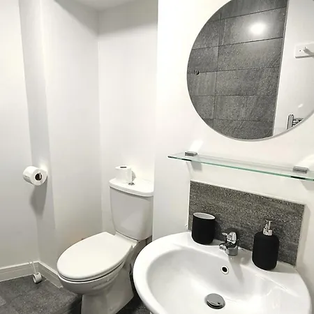 Ideal For Groups - Modern 2 Bedroom - Free Parking, Transit Links, Close To Stadiums * Manchester