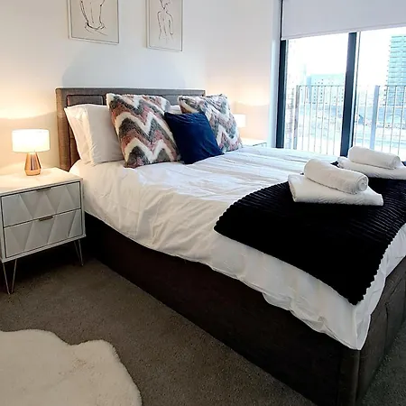 Balcony, Waterfront, En-suite, Roof Terrace, Yogo Exercise Studio, City Views Salford Apartmán *