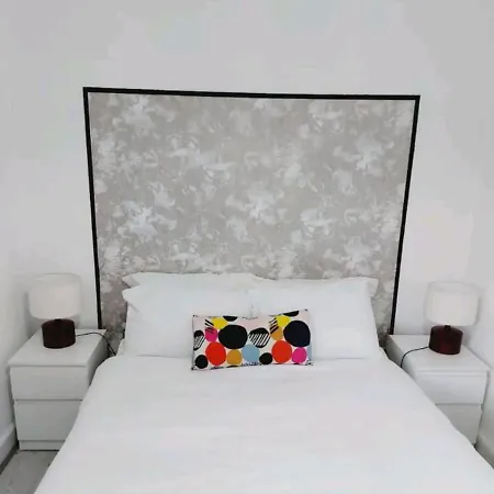 Cozy 3 Bedroom Close To Town شقة مانشستر