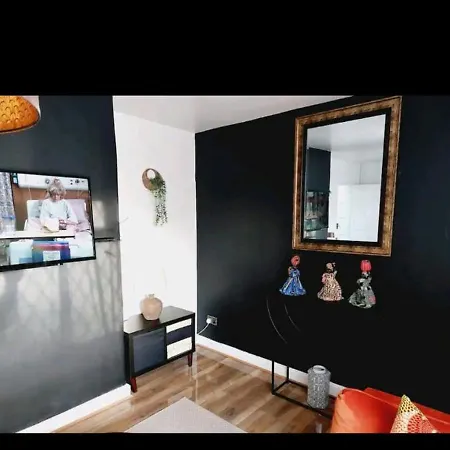 شقة Cozy 3 Bedroom Close To Town *