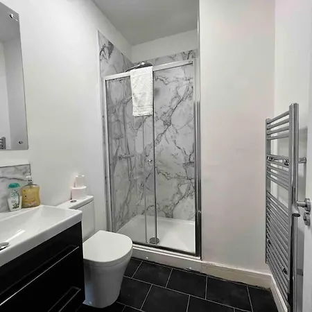 Free Parking - Cosy 2-br Flat Near Salford Royal