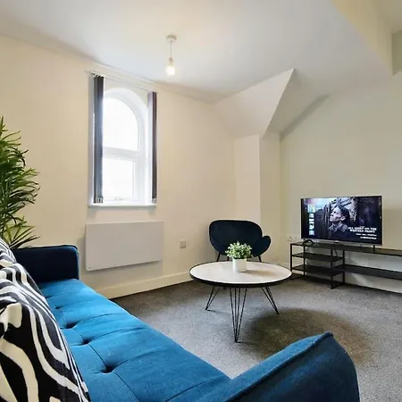 Free Parking - Modern 2-br Flat Close To Salford Royal *