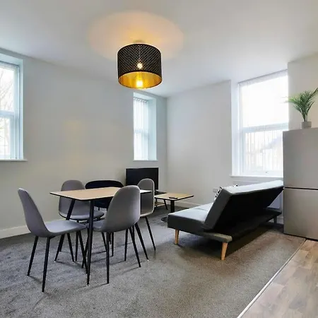 Free Parking - Charming 2-br Flat Near Salford Royal