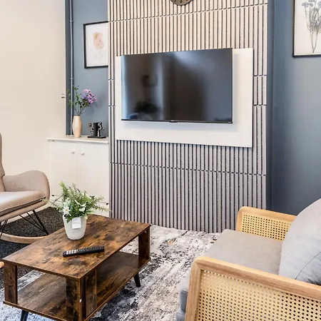 Stylish 2 Bed House 7mins To City Center Lejlighed *