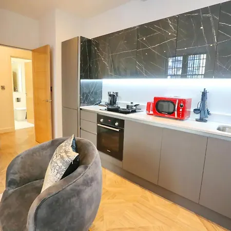 Renovated Flat With King Bed In The Heart Of Manc - Pass The Keys *