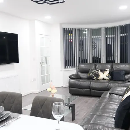 Etihcity - 3 Bedroom Semi - Free Parking Near Etihad Stadium, Tourist Attractions, Centre, Transport And Motorway Links Next To Mcdonald's - Sky N Netflix Casa vacanze Manchester