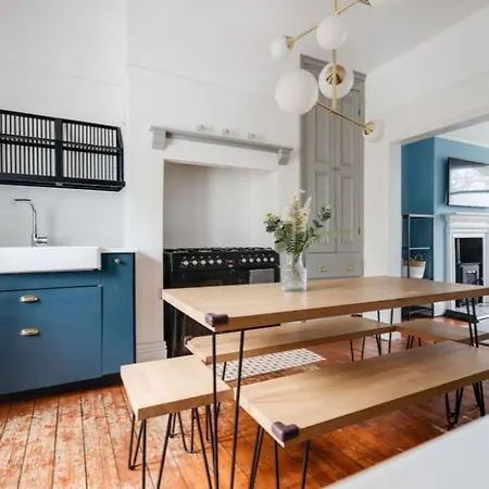 Ferienhaus Elegant From Manchester