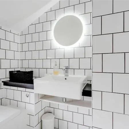 Elegant From * Manchester